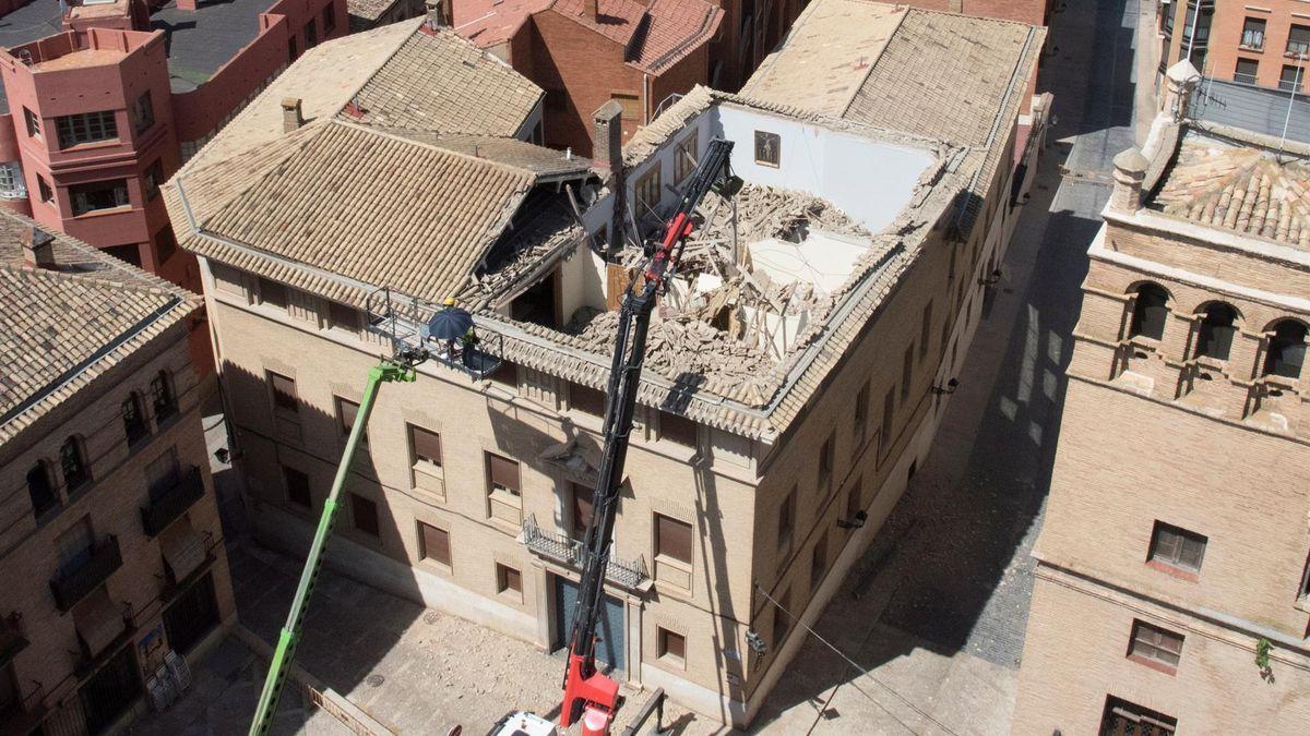 Estado en el que se encontraba el Palacio Episcopal de Huesca tras los daños sufridos con la tormenta.