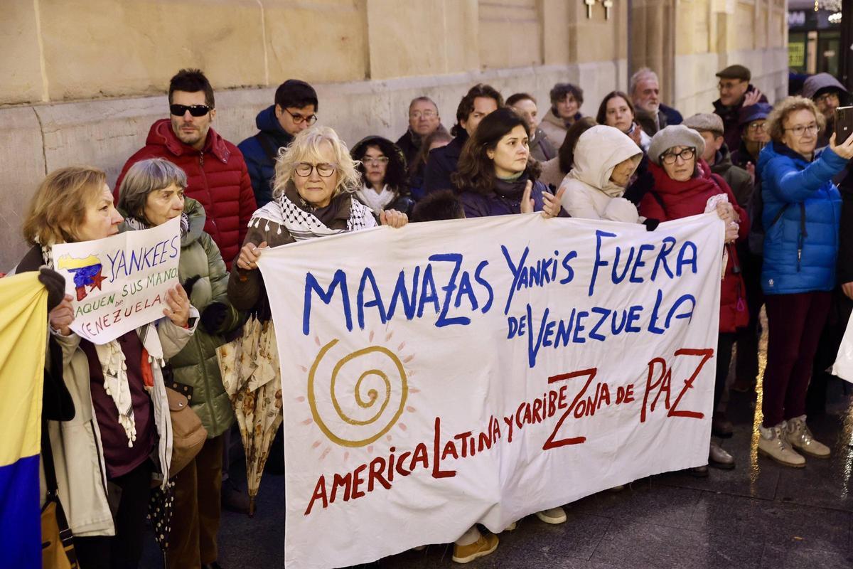 EN IMÁGENES: La manifestación en Gijón contra la intervención de EE UU en Venezuela EN IMÁGENES: La manifestación en Gijón contra la intervención de EE UU en Venezuela