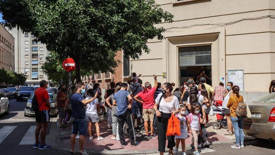 Los directores piden más personal para la desinfección de colegios