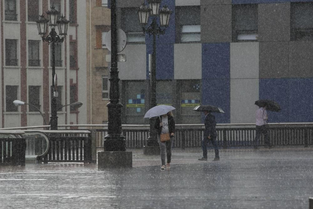 Mal tiempo en Oviedo a finales de junio