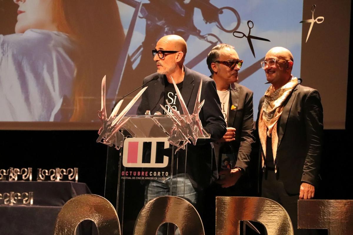 Sergio González recoge el reconocimiento obtenido por su cortometraje 'Si no fuera por mí'.