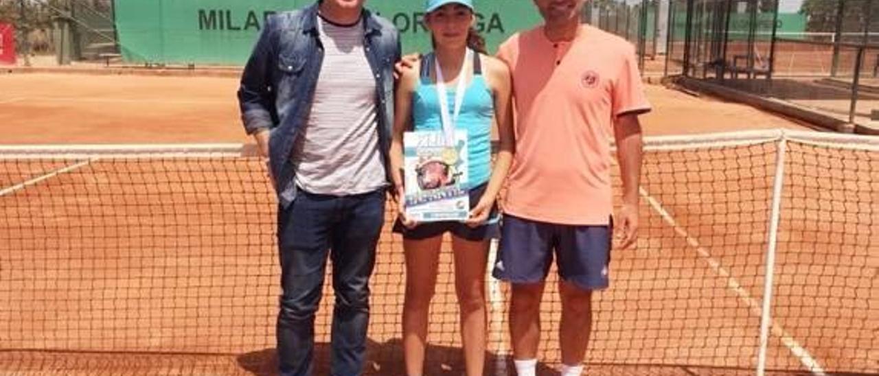 Raquel González hace doblete en el Autonómico de Tenis Infantil