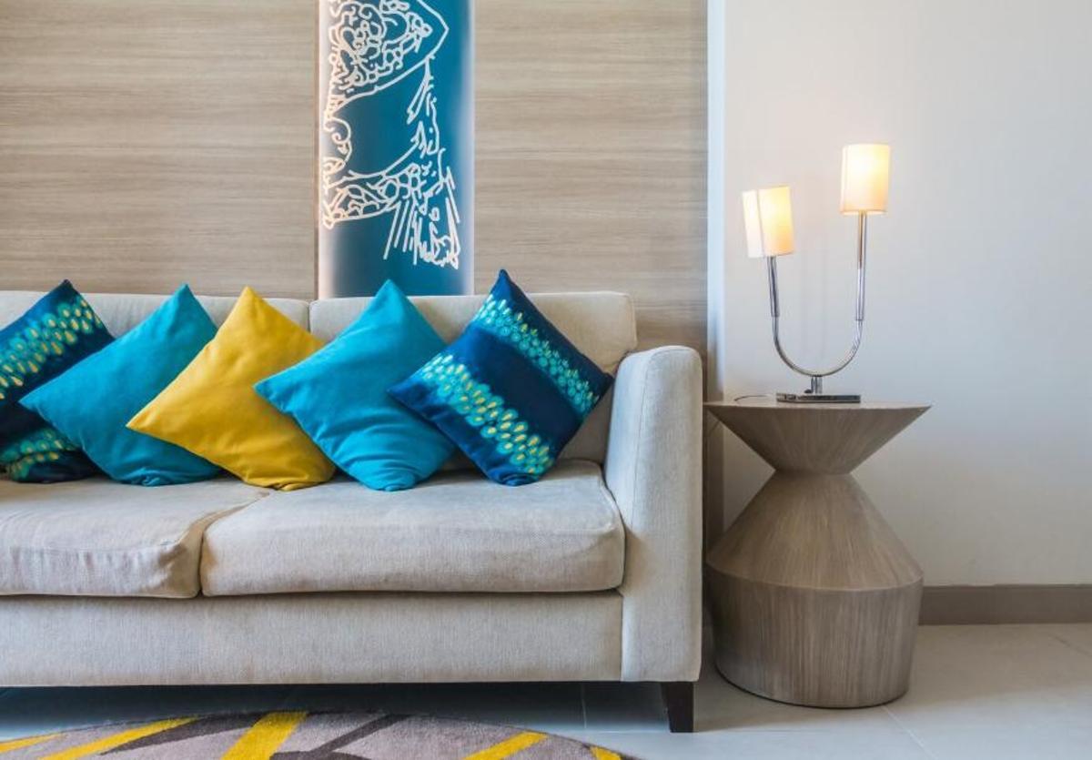 Posa la zona del sofà de moda