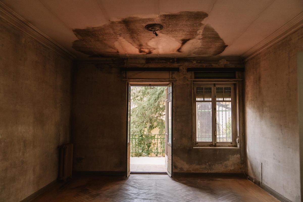 Estancia de Velintonia, la casa del poeta Vicente Aleixandre, que da acceso al balcón.