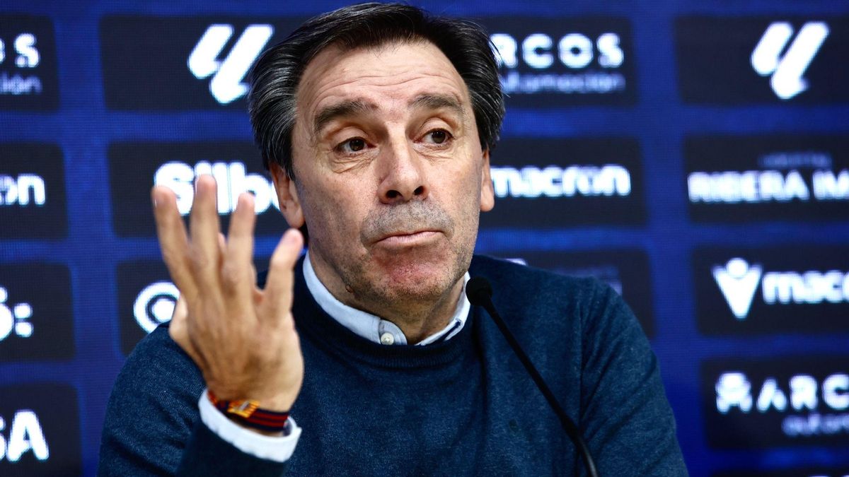Felipe Miñambres en sala de prensa