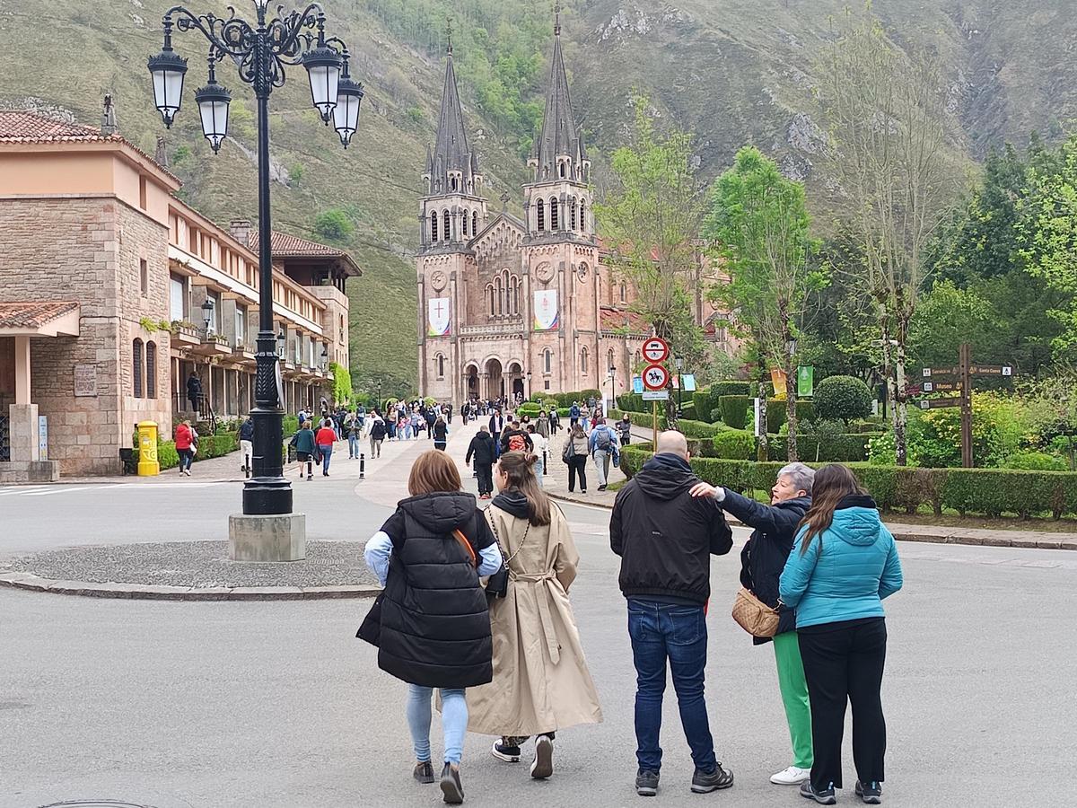 Gran afluencia turística a Covadonga y los lagos