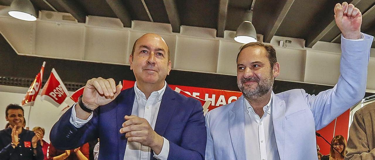 Alejandro Soler y José Luis Ábalos en un mitin celebrado en Elche durante la campaña de las elecciones municipales de 2019.