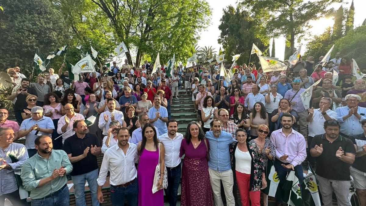 Alberto Garzón, junto a candidatos a la Alcaldía de IU en córdoba.