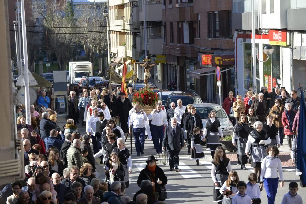 Procesión del cristo del socorro en Luanco