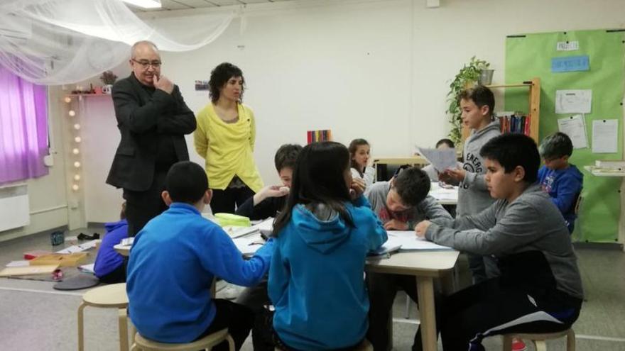 Bargalló, en una classe durant la visita