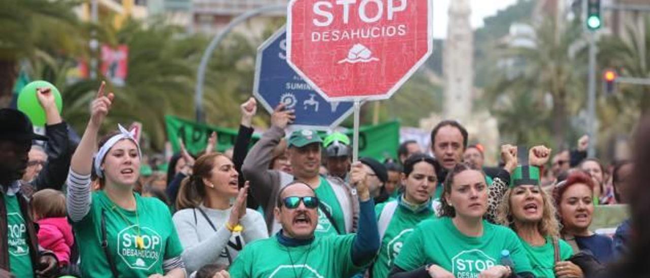 Una protesta contra los desahucios en Alicante.