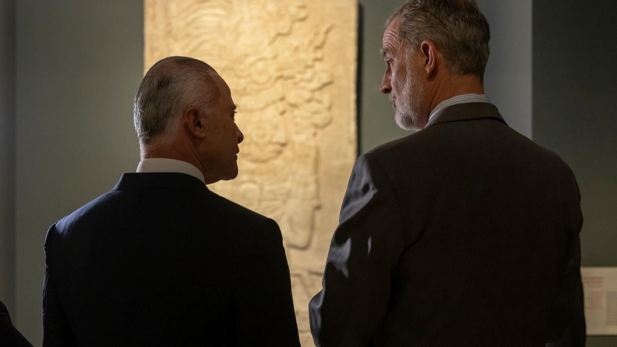 El rei Felip VI amb l’ambaixador de Mèxic a l’Estat, Quirino Ordaz.
