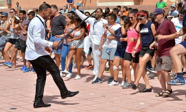 FESTIVAL FOLCLORE INGENIO TALLER BAILAR