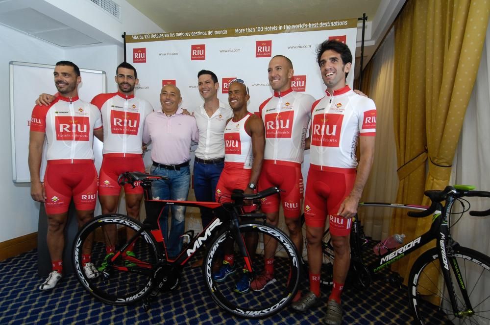 Presentación oficial del equipo ciclista RIU Team