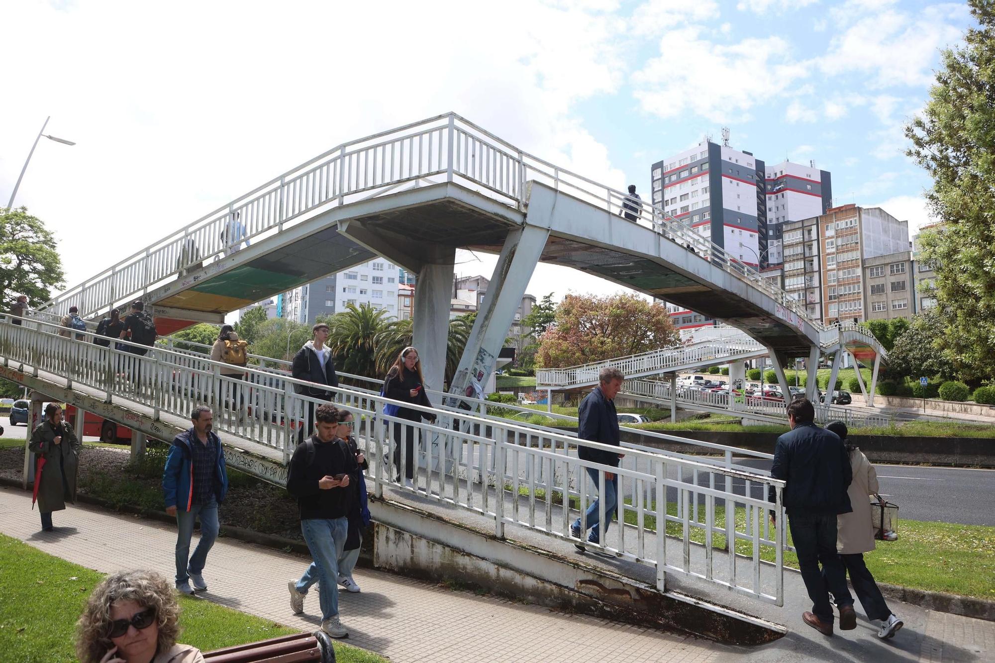 El Concello de A Coruña detecta "daños estructurales" en la pasarela entre las estaciones