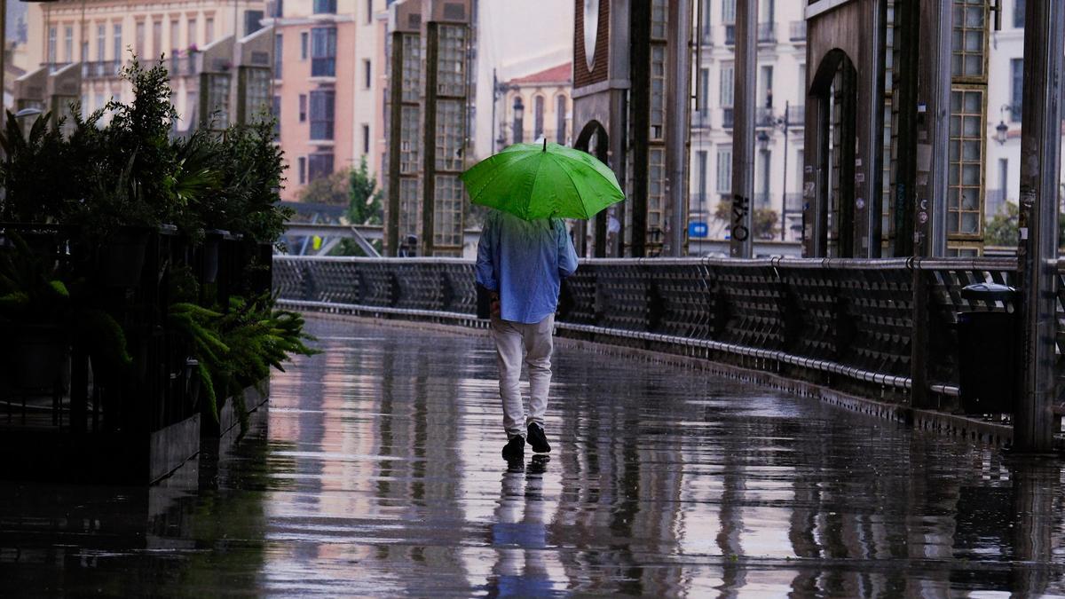 Málaga amanece con lluvias.
