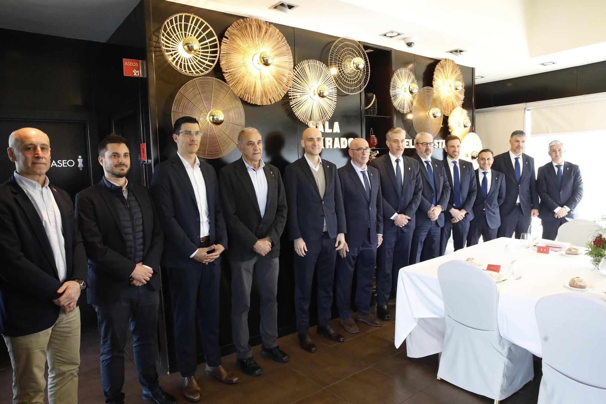 EN IMÁGENES: El derbi reúne a directivas de Sporting, Oviedo y Federación Asturiana