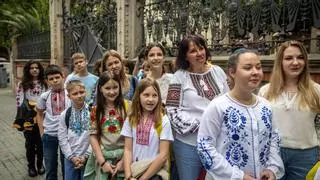 Los niños ucranianos que vuelven a sonreír: "no me acostumbro a pasear tranquila"