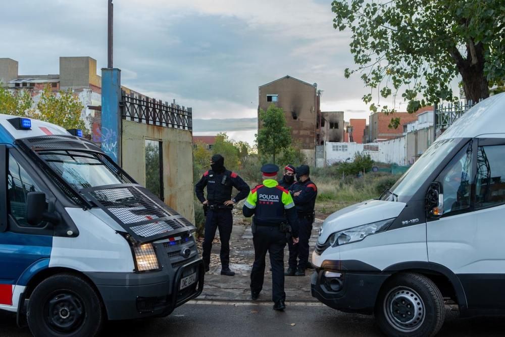 Incendi a una nau abandonada de Badalona