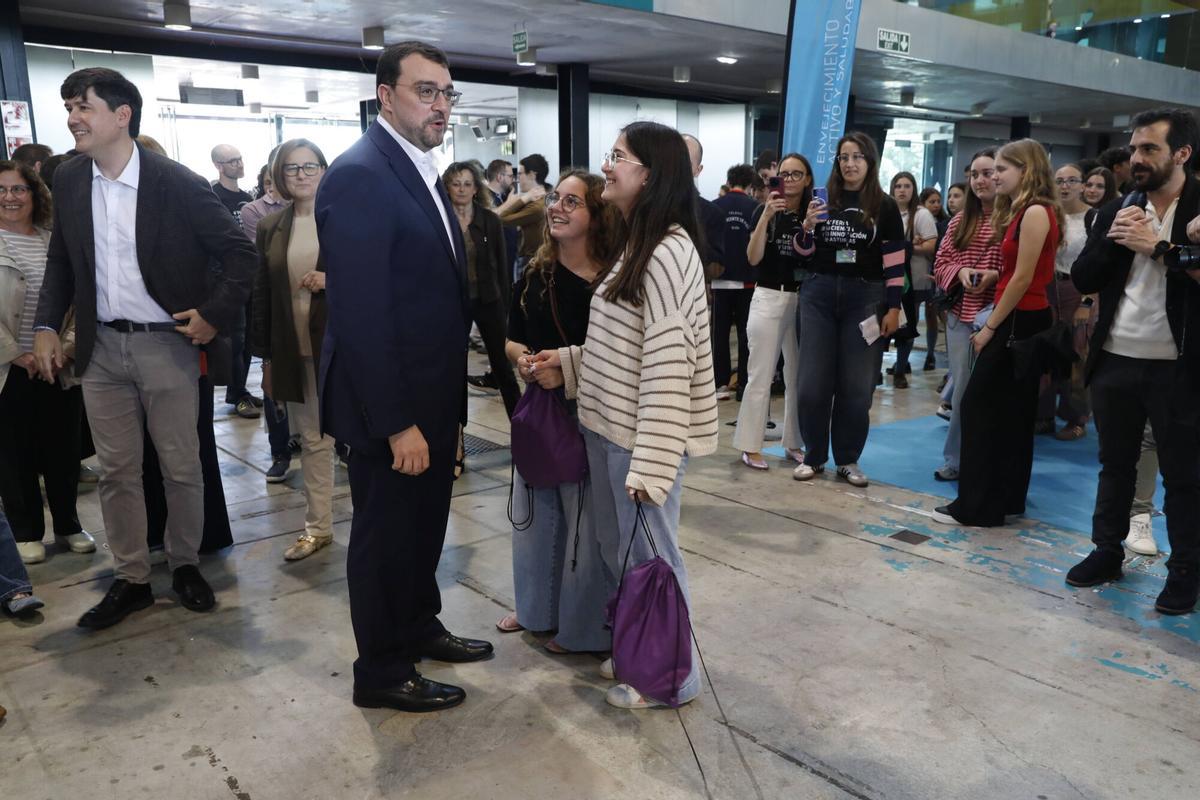 En imágenes. La visita del presidente del Principado, Adrián Barbón, a la feria de la Ciencia y la Innovación de Avilés En imágenes. La visita del presidente del Principado, Adrián Barbón, a la feria de la Ciencia y la Innovación de Avilés