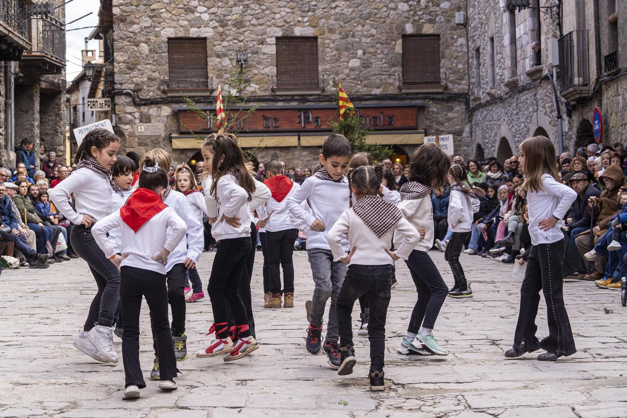 Bagà cuina el seu popular arròs per 2.500 persones