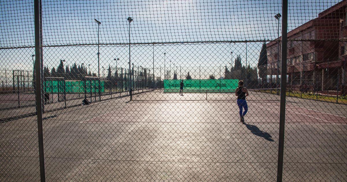 Los centros de Eurofitness en Cerdanyola i Vall d'Hebron cuentan con pistas de pádel y tenis