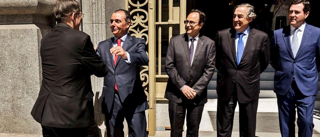 S. Navarro, V. Soler, Joan Rosell y Antonio Garamendi reciben a Ximo Puig en la asamblea electoral de la CEV de marzo de 2018. | LEVANTE-EMV