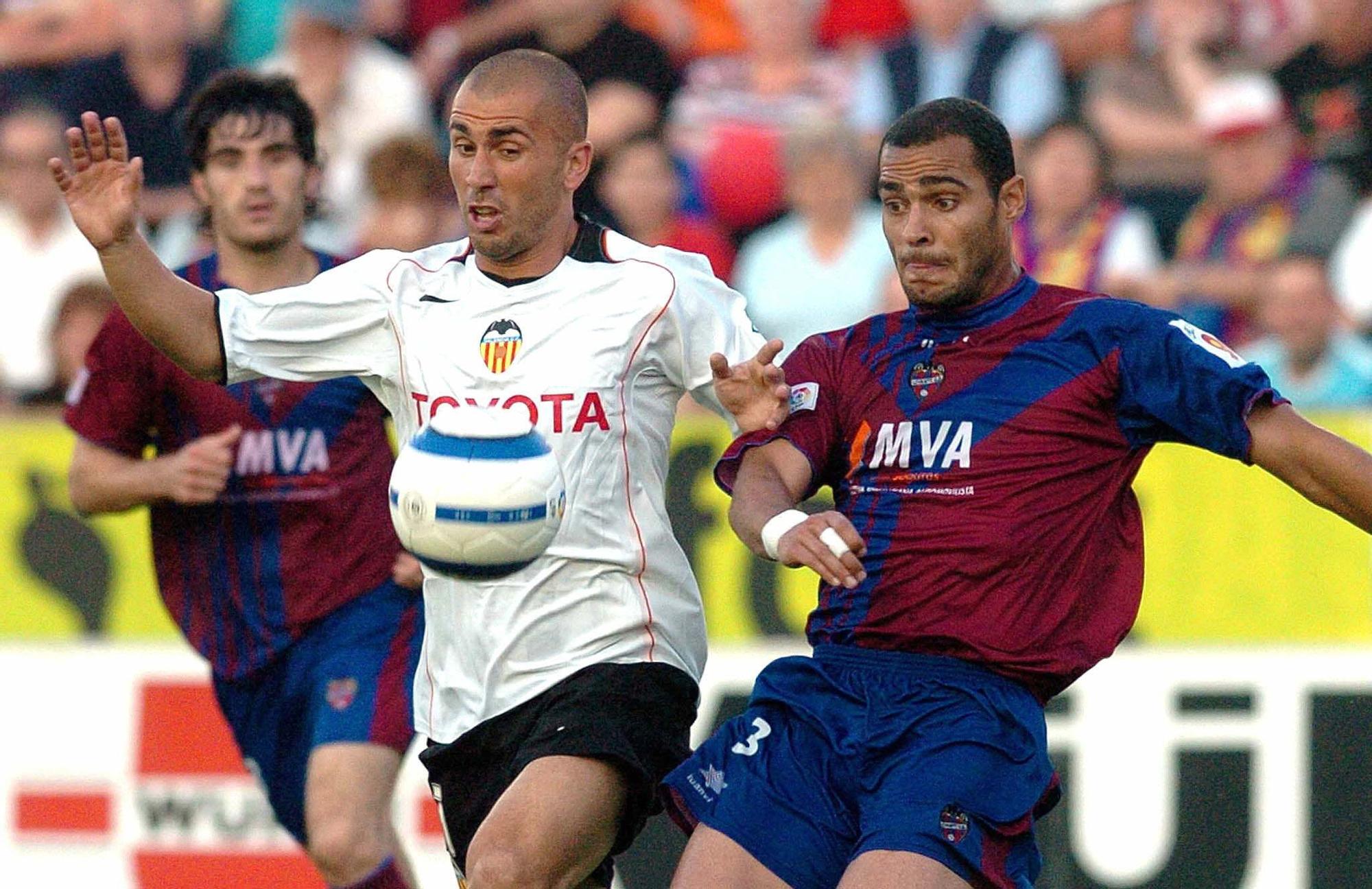 Album de fotos histórico del derbi entre el Valencia y el Levante