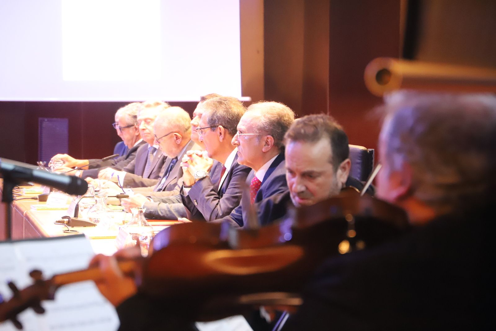 El presidente de la Audiencia presenta 'Los latidos del alma'
