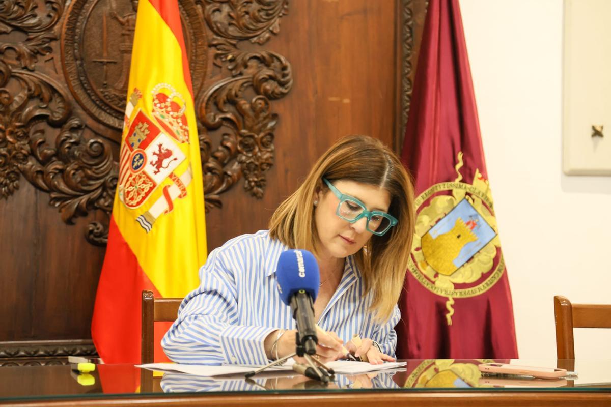 Rosa Medina, edil de Educación, durante su comparecencia.