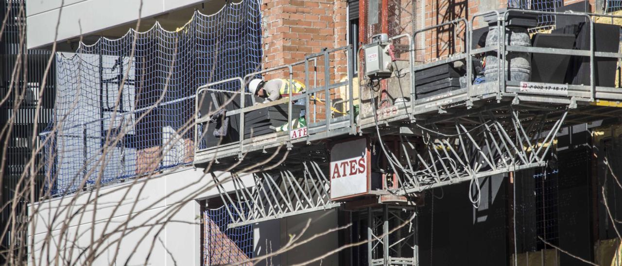 Un edificio de viviendas en construcción en la ciudad de Alicante