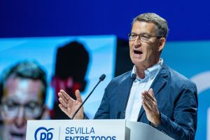 Feijóo canta les «mentides» de Sánchez a Sevilla per retenir el vot socialista que es va emportar Moreno