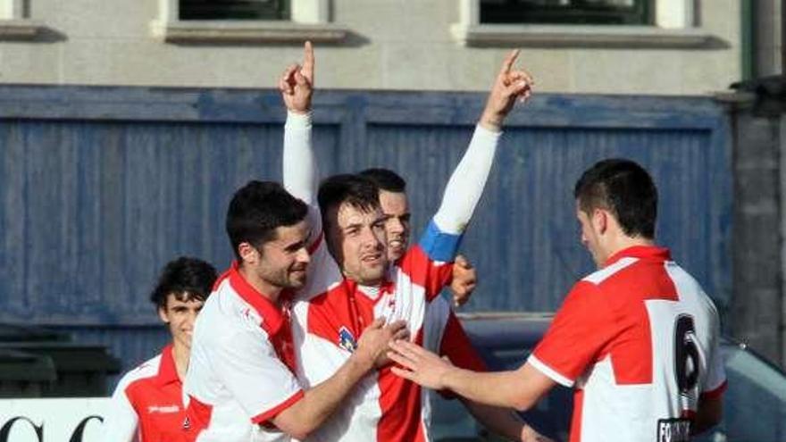 Camiño celebrando el segundo gol de la tarde. // J.L. Oubiña