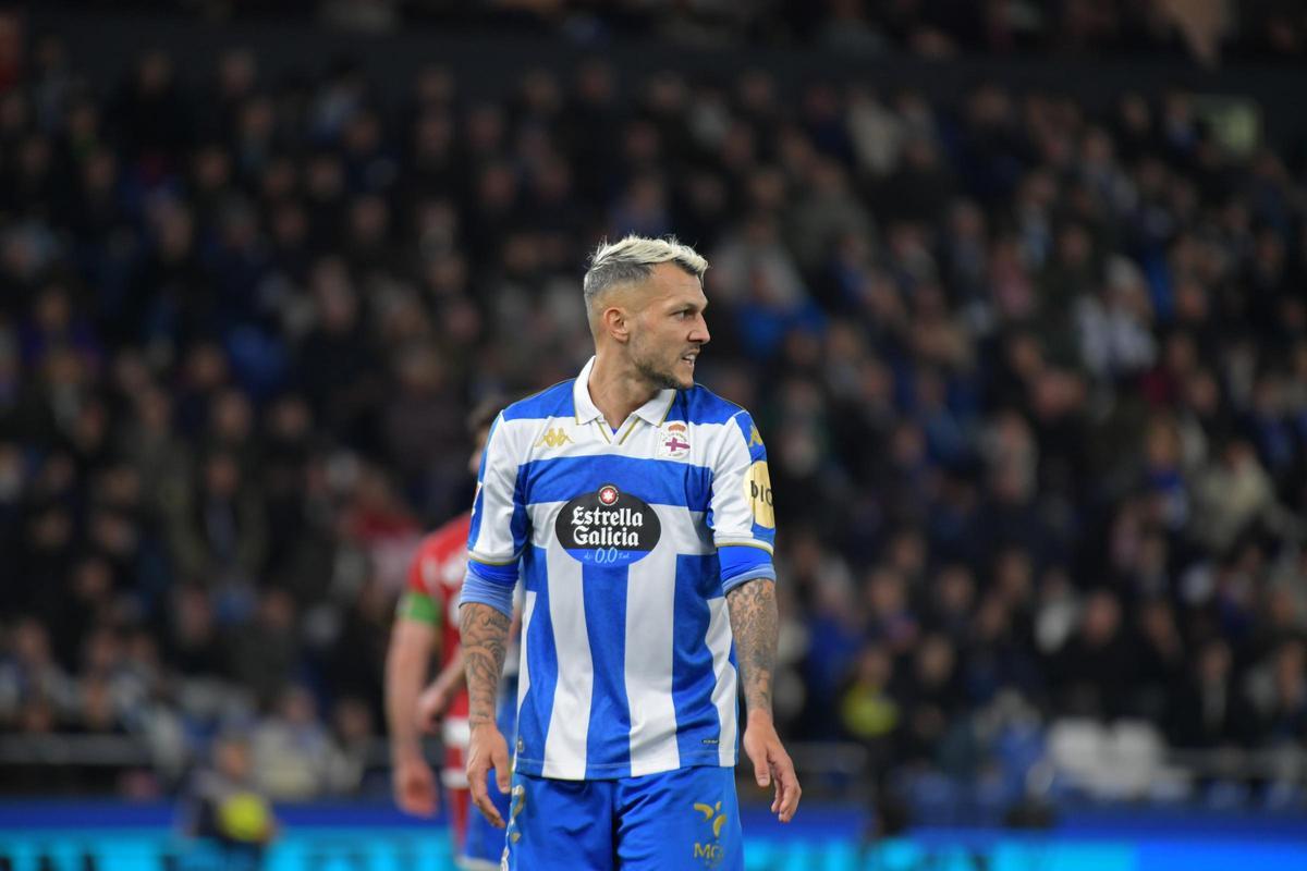 Un Dépor estéril cae ante el Granada en Riazor (0-2)