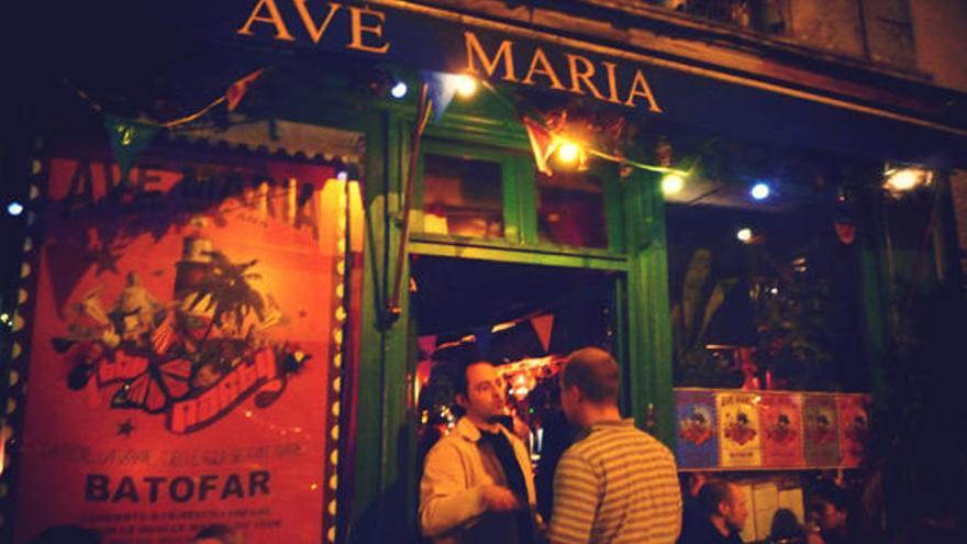 Un valenciano protegió a 80 clientes dentro de su bar de París