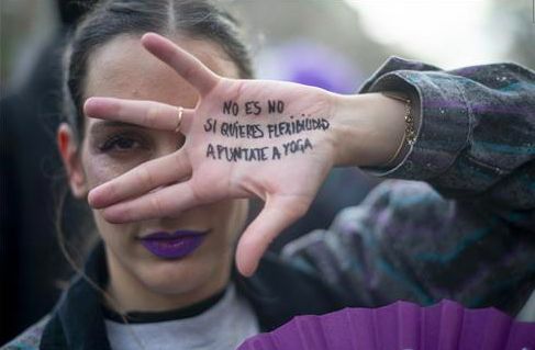 Una joven, en la manifestación del 8M de Barcelona del año pasado