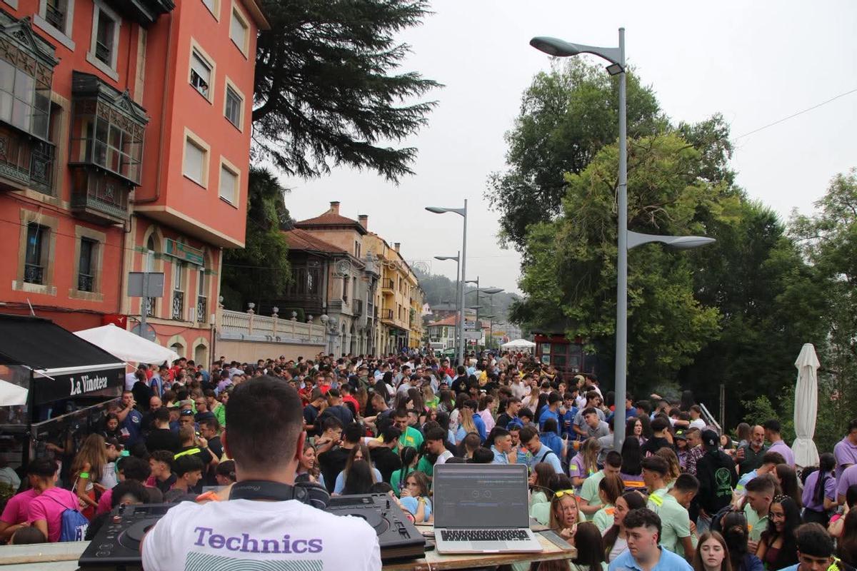 Público participante en el Día de las Peñas de Tineo, en una edición pasada.