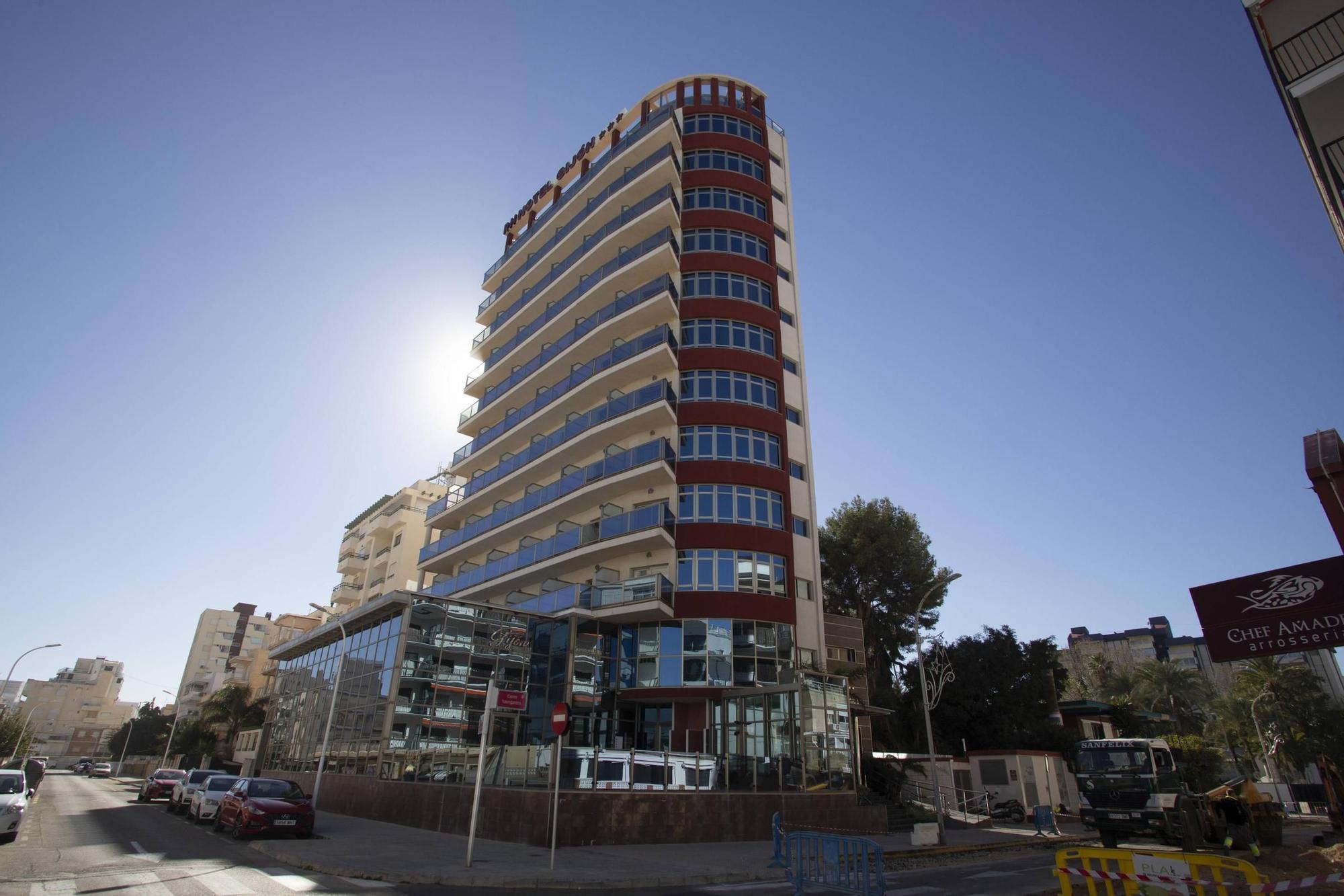 Hoteles abiertos y cerrados en la playa de Gandia