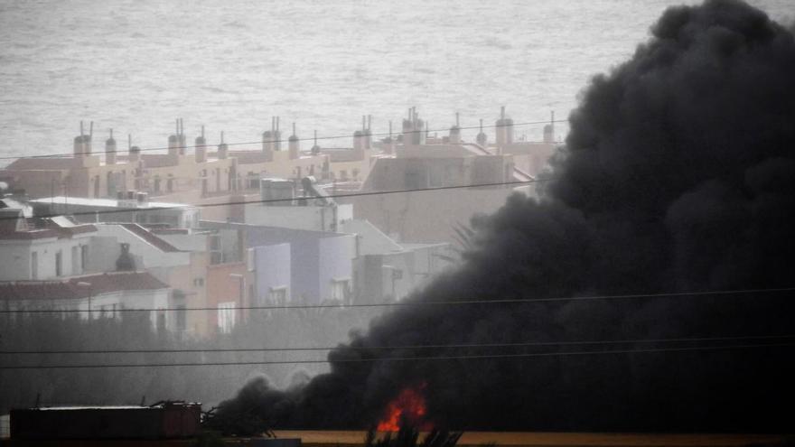 Incendio en un invernadero de Agüimes