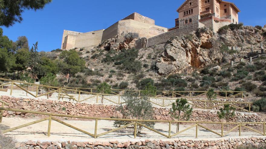 Novelda recupera un área recreativa en el Castillo de la Mola