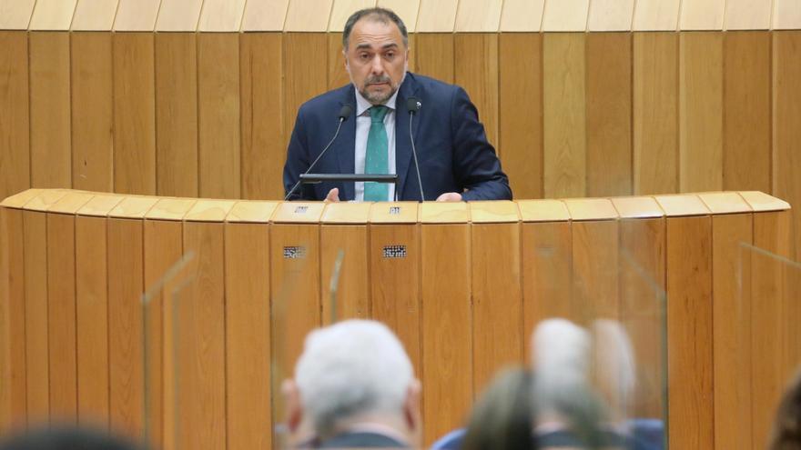 Julio Comesaña durante su intervención, esta mañana, en el Parlamento de Galicia.