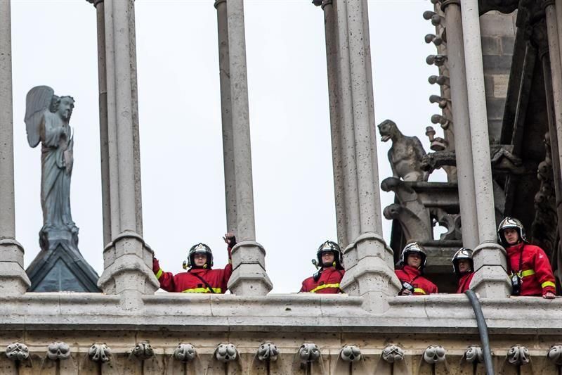 Incendio en la Catedral de Nôtre Dame