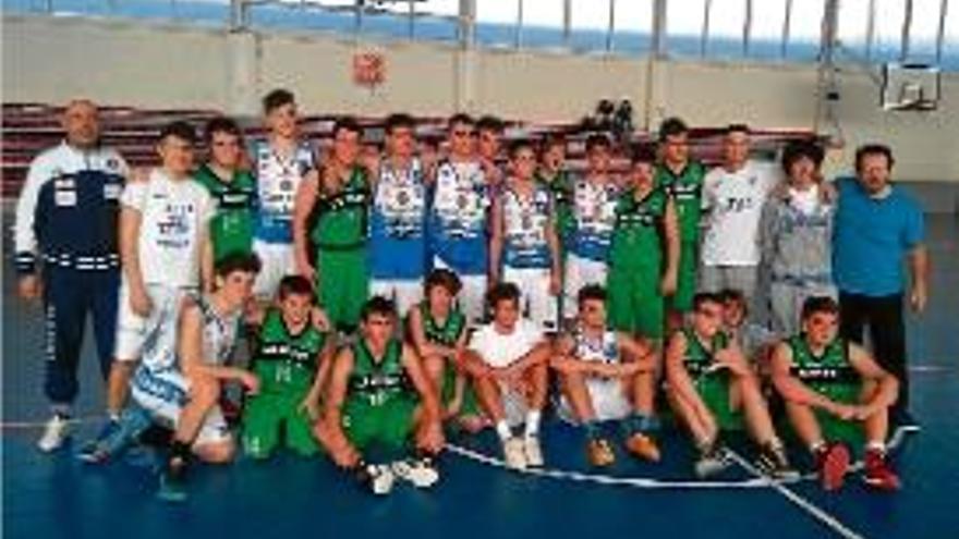 Jugadors del Quart i del Sassari que ahir van disputar les prèvies.