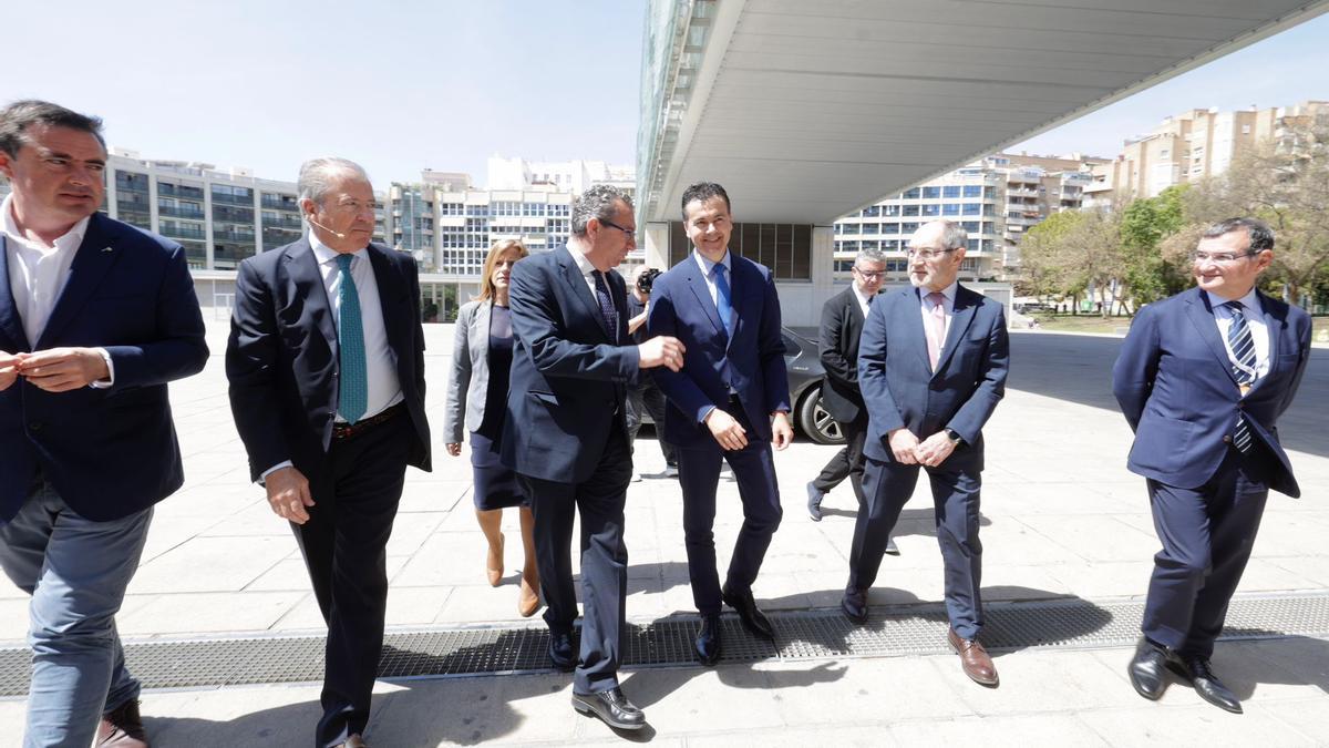 El ministro de Turismo en su llegada a Benidorm.