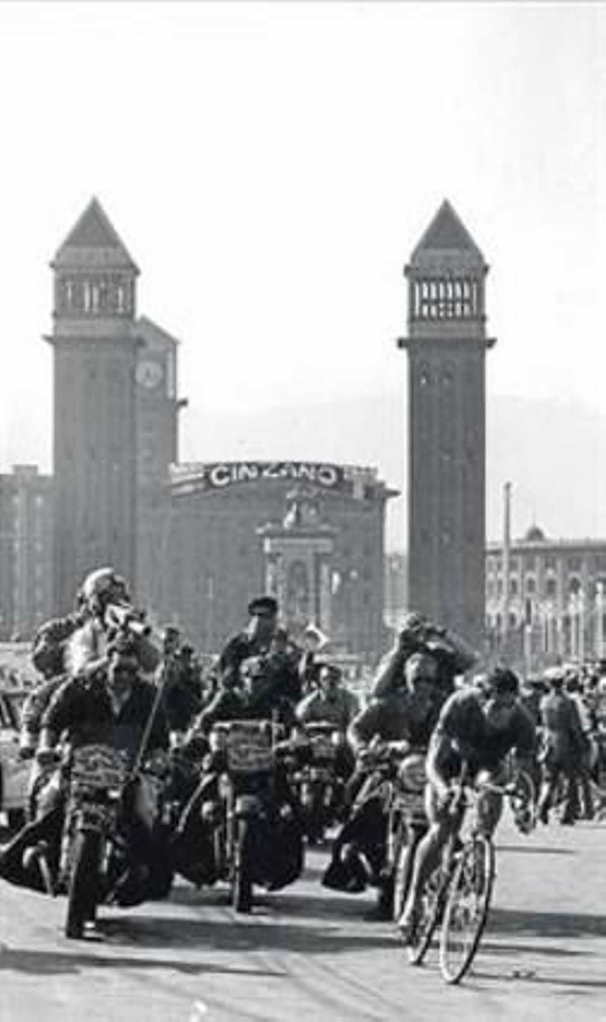 GuanyadorPérez Francés, a l’avinguda de Maria Cristina, el 1965. GuanyadorPérez Francés, a l’avinguda de Maria Cristina, el 1965.