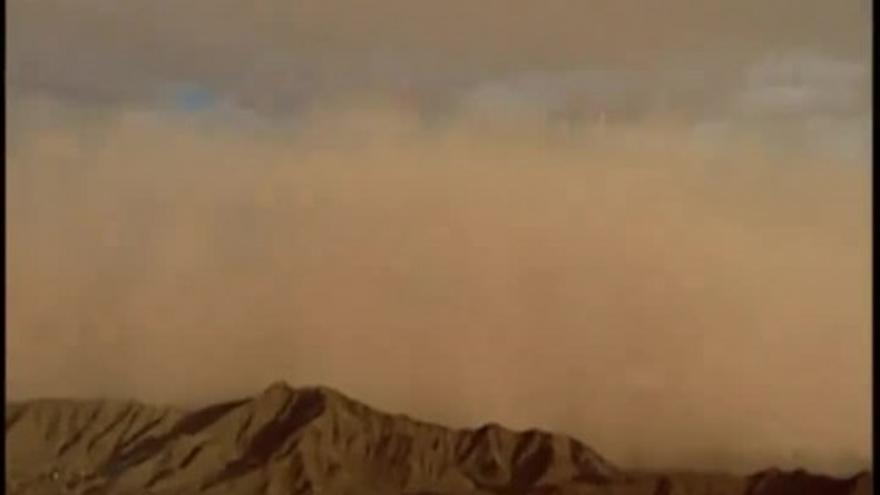 Una gigantesca nube de polvo cubre el cielo de Arizona