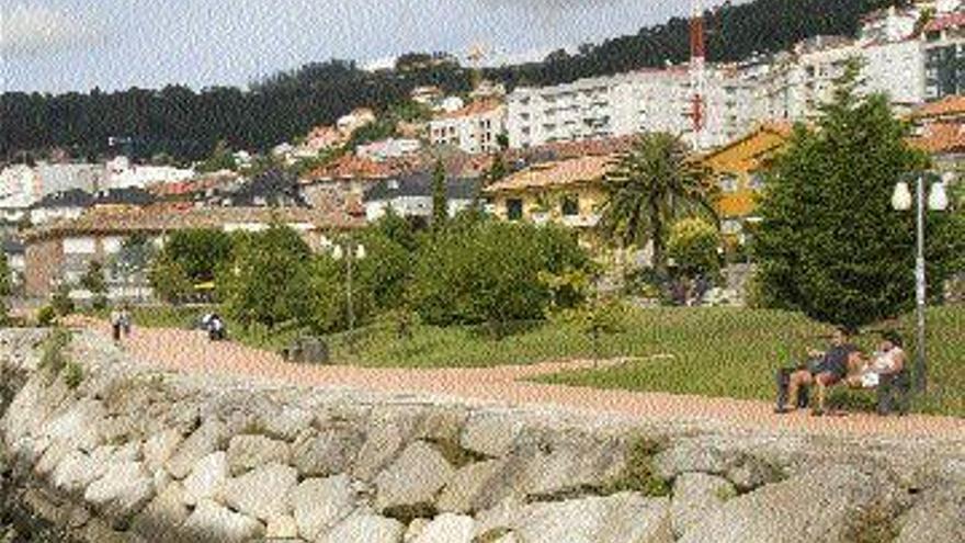 El puerto deportivo que plantea Portos de Galicia acabaría con las vistas desde el paseo marítimo.  / R. GROBAS