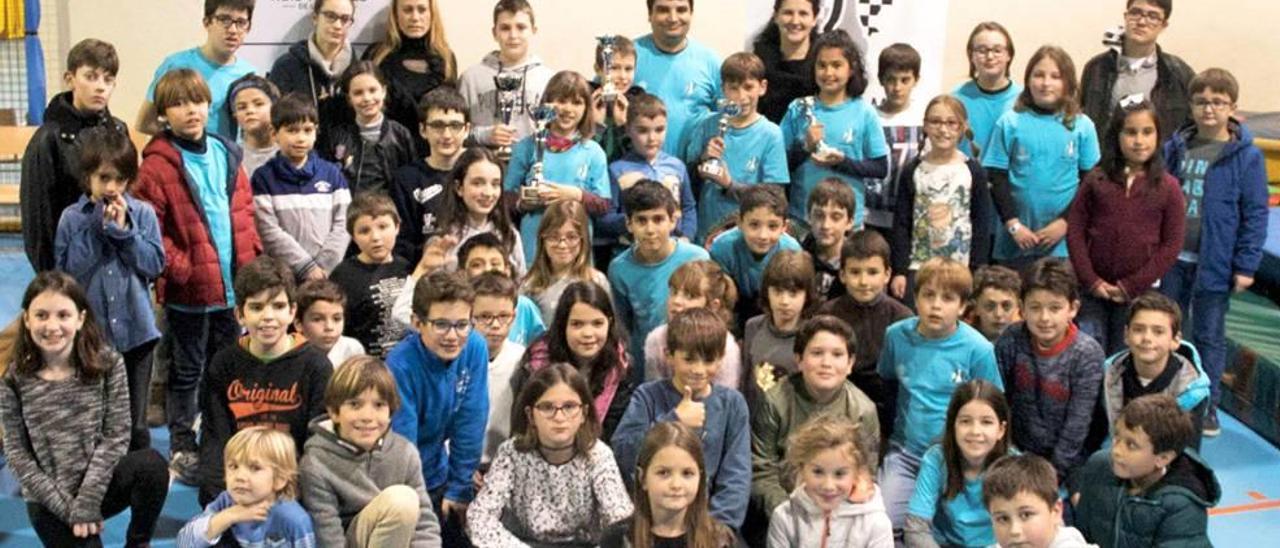 Imagen de familia de los participantes en el torneo celebrado en el colegio Punta de n&#039;Amer.