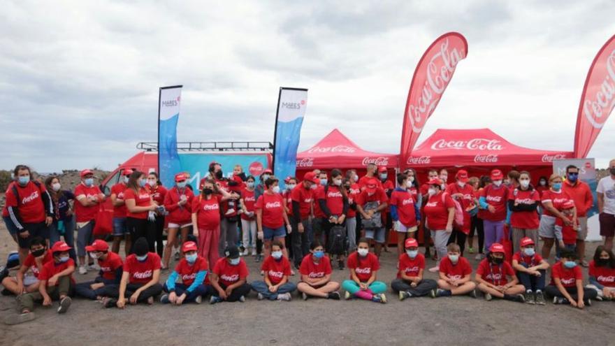 Imagen de los participantes en la jornada de recogida.