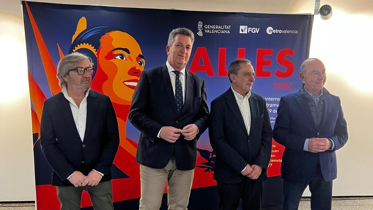 Llegada y salida de viajeros en la Estación del Norte antes y después de la mascletà de hoy